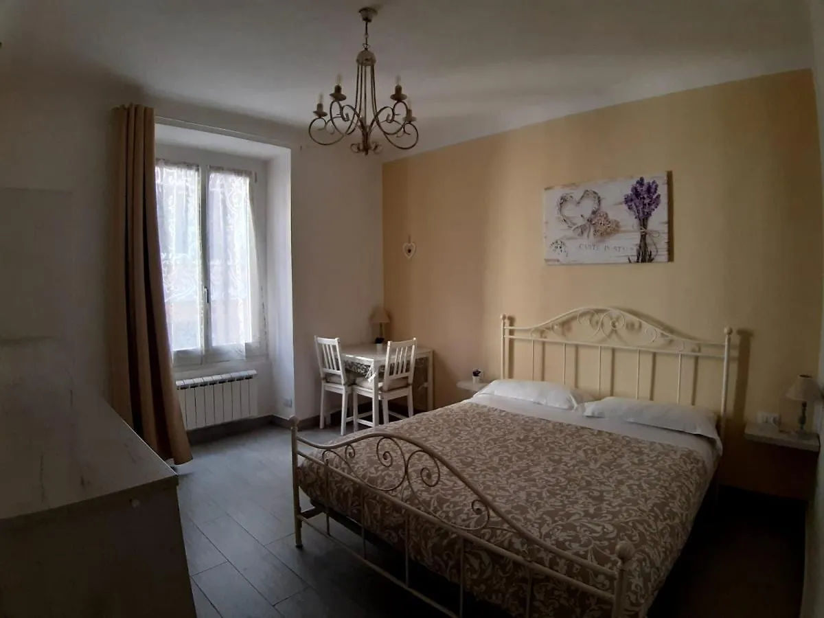 A Due Passi Da Bed & Breakfast Cenova İtalya